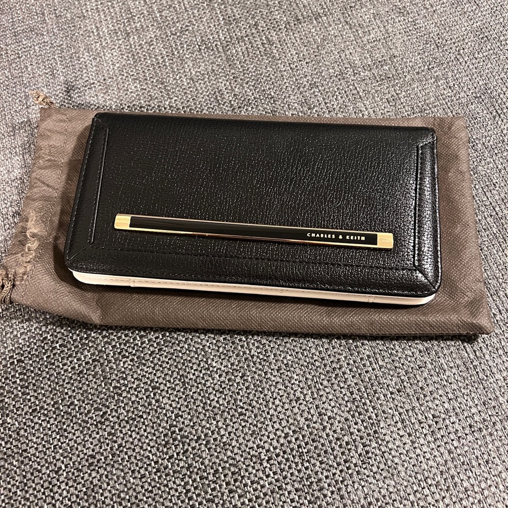 Charles & Keith Black Purse with Gold Detail 🆕